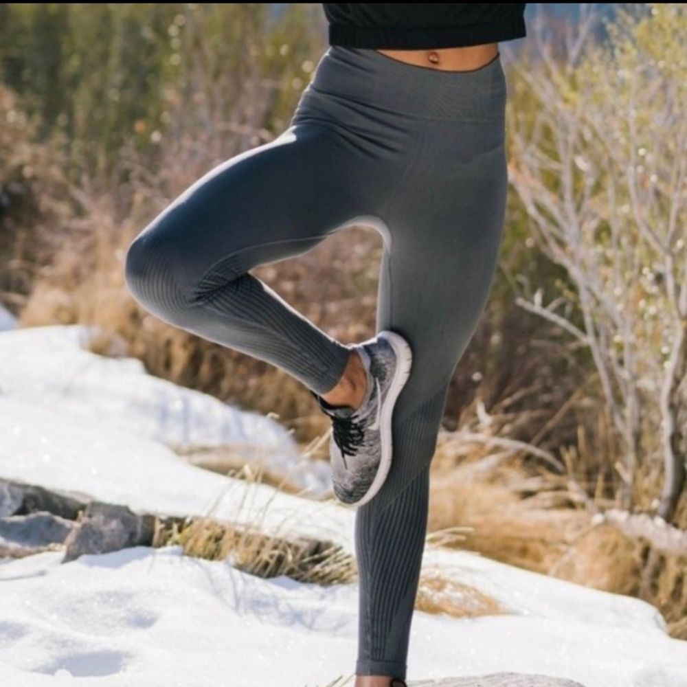 Zyia Active Gray Seamless Grid Hi Rise Compression Leggings